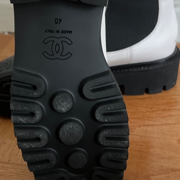 Chanel boots - worn once - Picture 4 of 5